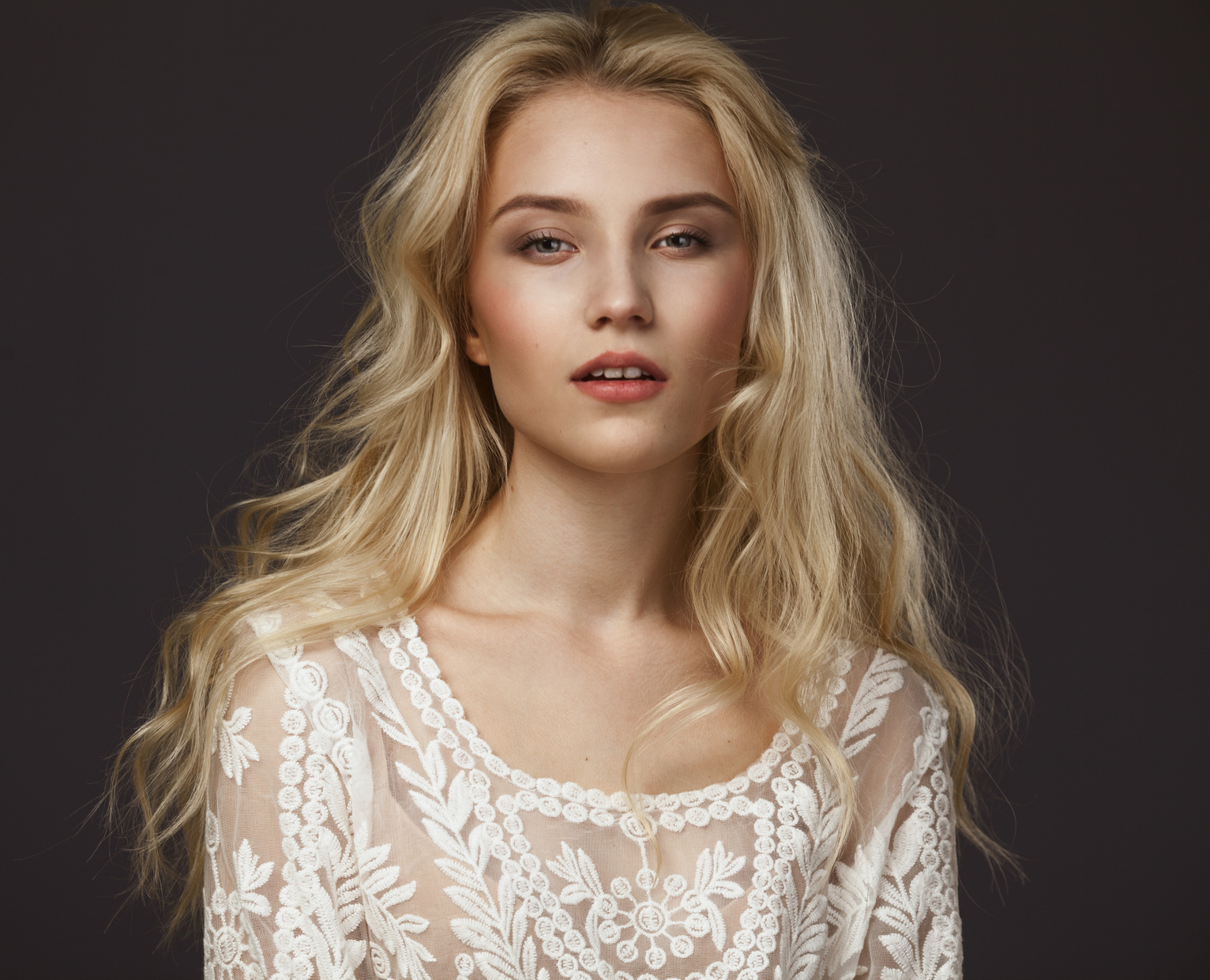Les boucles au naturel pour l’été